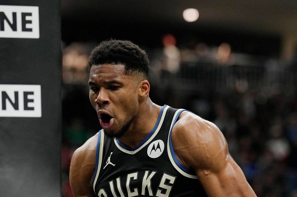 竞技宝-字母哥在公牛比赛中赛事规则更新，回归赛场引发热议！的简单介绍